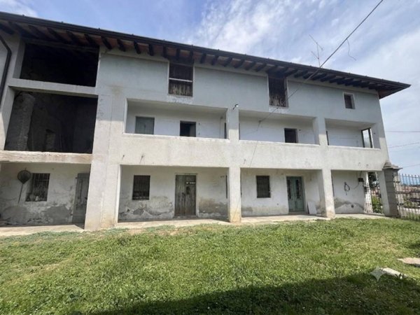 casa indipendente in vendita a Majano in zona Comerzo