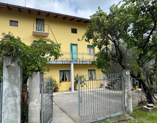 casa indipendente in vendita a Majano in zona Farla