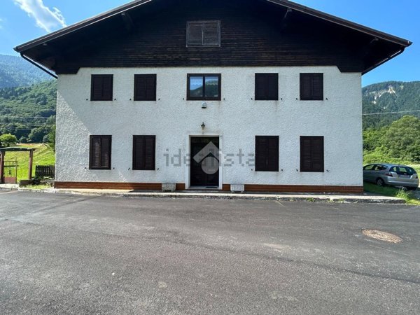 casa indipendente in vendita a Malborghetto Valbruna in zona Bagni di Lusnizza