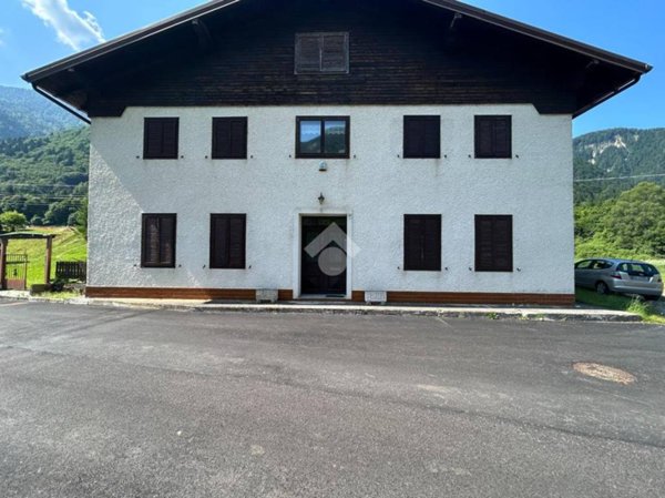 casa indipendente in vendita a Malborghetto Valbruna in zona Bagni di Lusnizza
