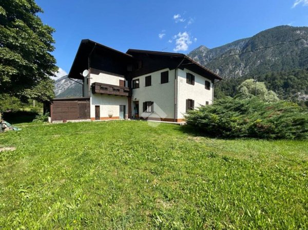 casa indipendente in vendita a Malborghetto Valbruna in zona Bagni di Lusnizza
