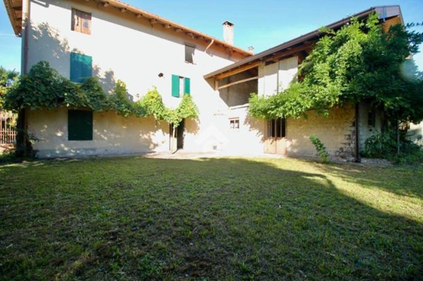 casa indipendente in vendita a Manzano in zona San Nicolò