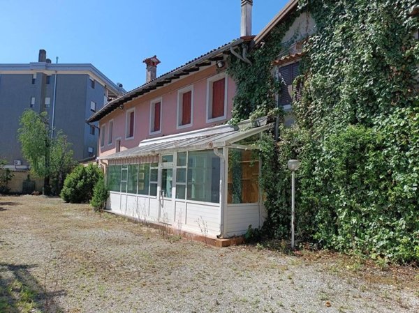 casa indipendente in vendita a Manzano