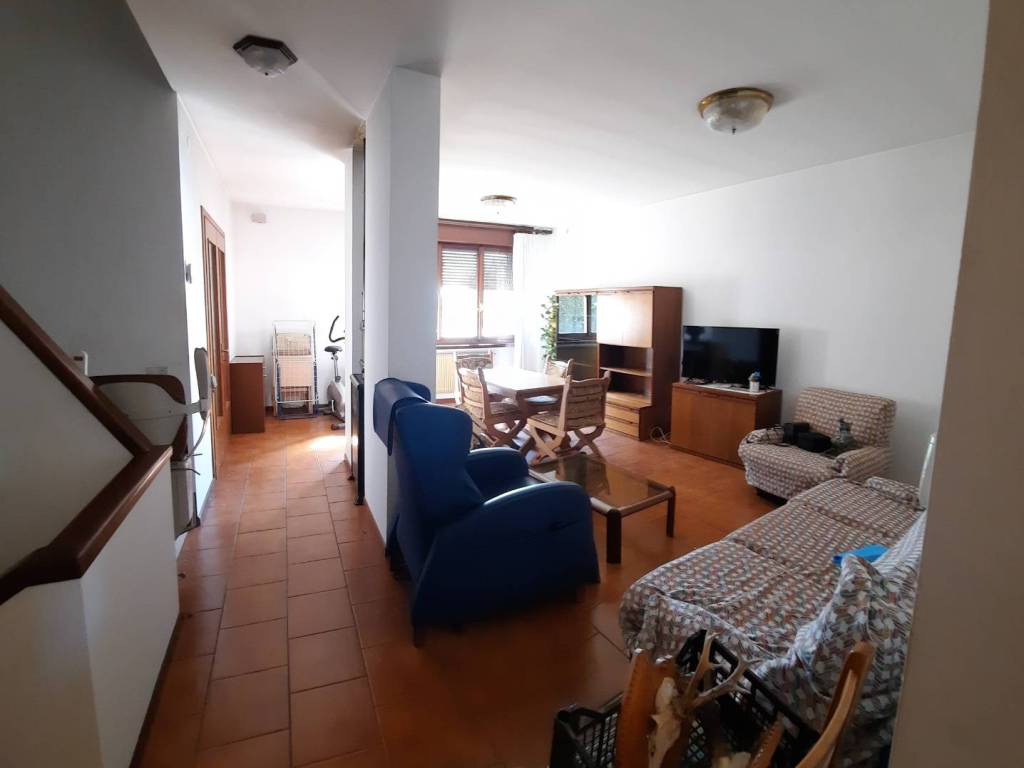 casa indipendente in vendita a Manzano