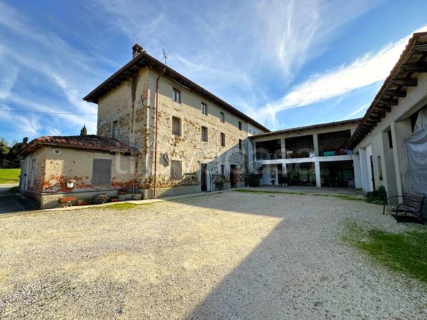casa indipendente in vendita a Manzano