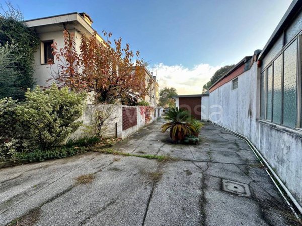 casa indipendente in vendita a Manzano