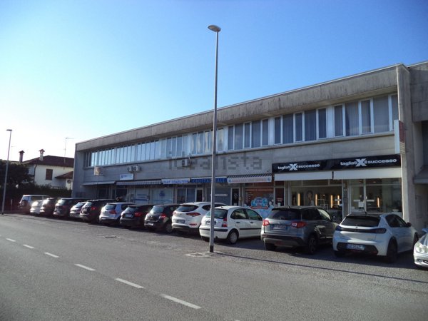 ufficio in vendita a Manzano