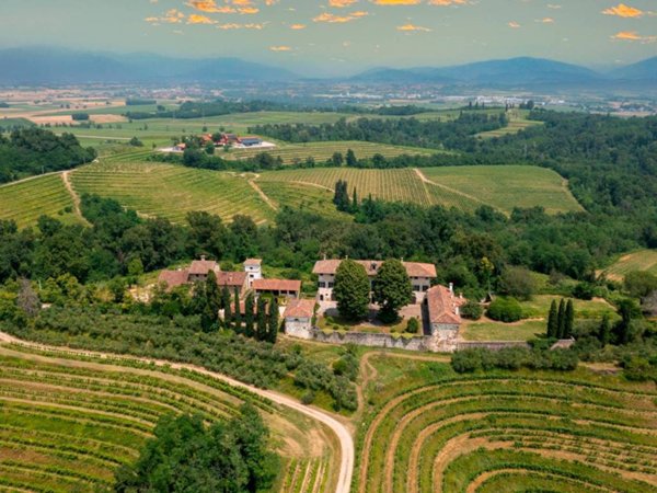 casa indipendente in vendita a Manzano