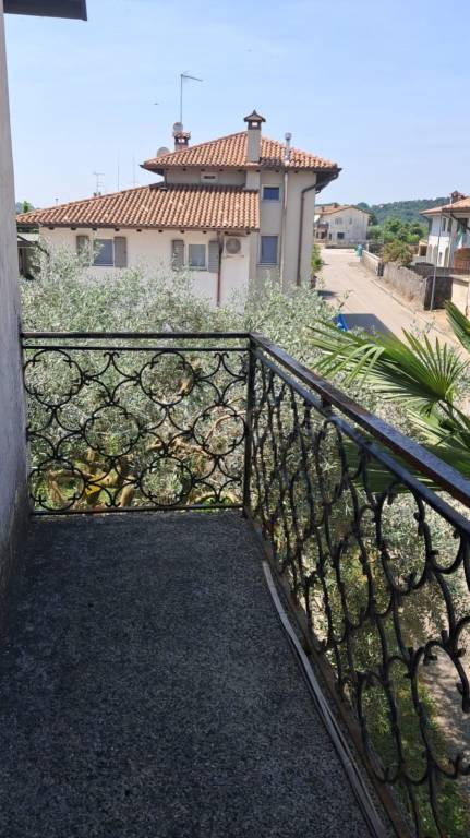 casa indipendente in vendita a Manzano in zona Oleis