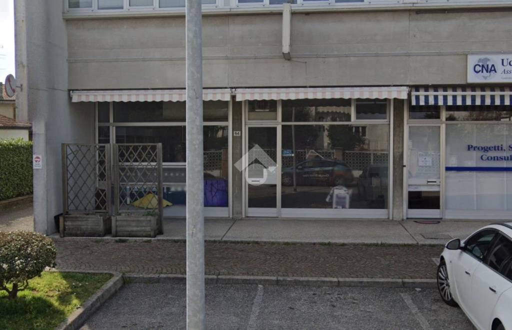 negozio in vendita a Manzano