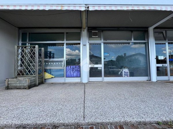 negozio in vendita a Manzano