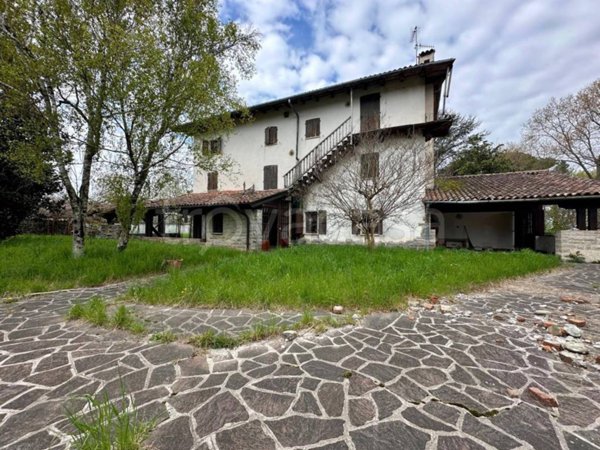 casa indipendente in vendita a Manzano in zona Oleis