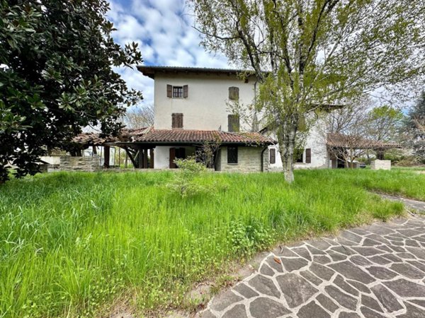 casa indipendente in vendita a Manzano in zona Oleis