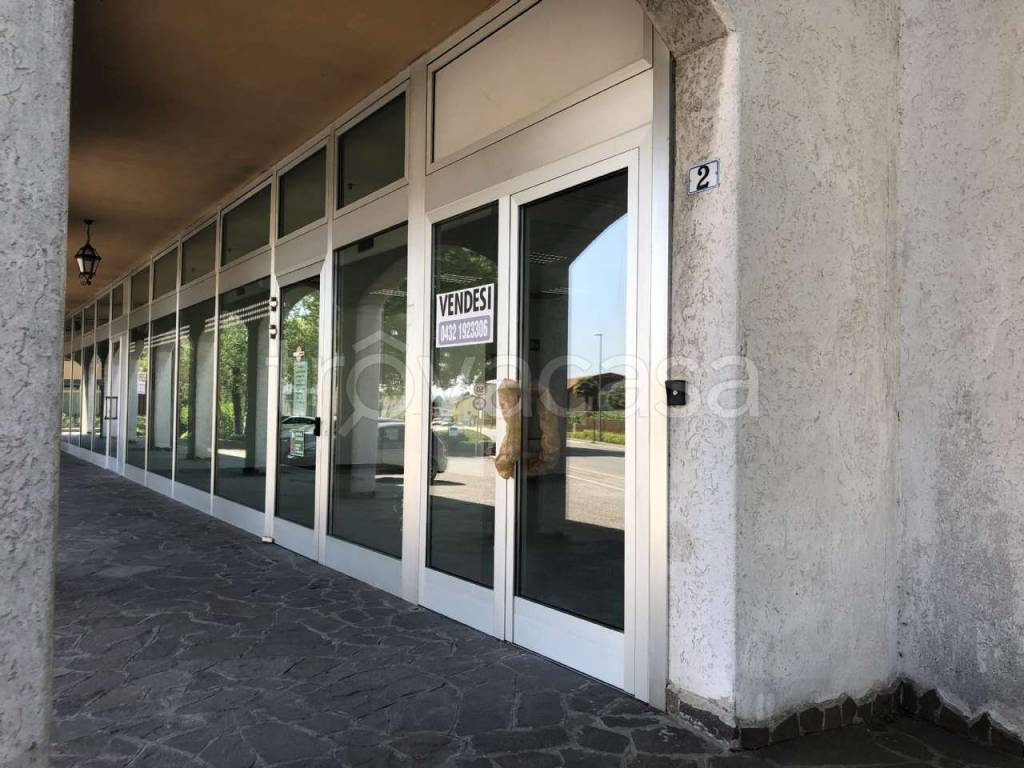 negozio in vendita a Manzano