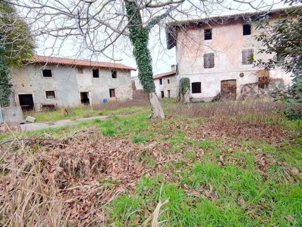 terreno edificabile in vendita a Manzano