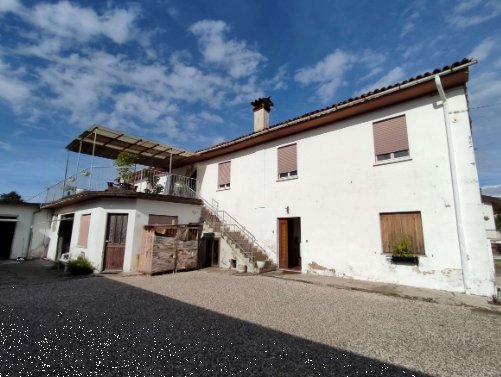 casa indipendente in vendita a Manzano