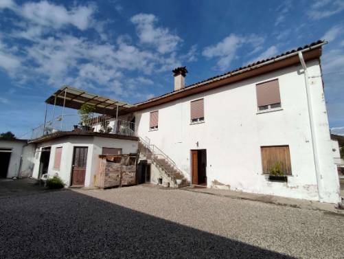 casa indipendente in vendita a Manzano