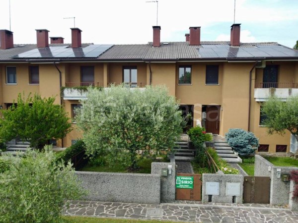 casa indipendente in vendita a Manzano