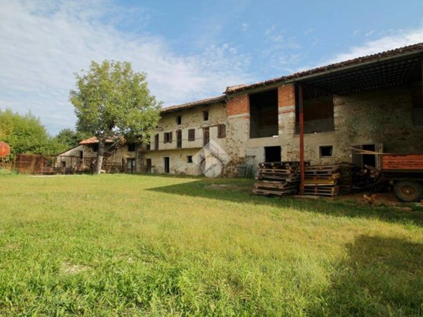 casa indipendente in vendita a Manzano in zona Manzinello