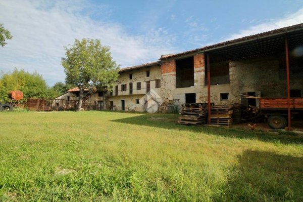 casa indipendente in vendita a Manzano in zona Manzinello