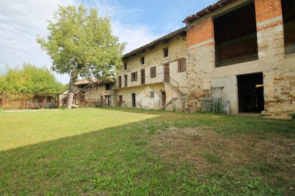 casa indipendente in vendita a Manzano in zona Manzinello