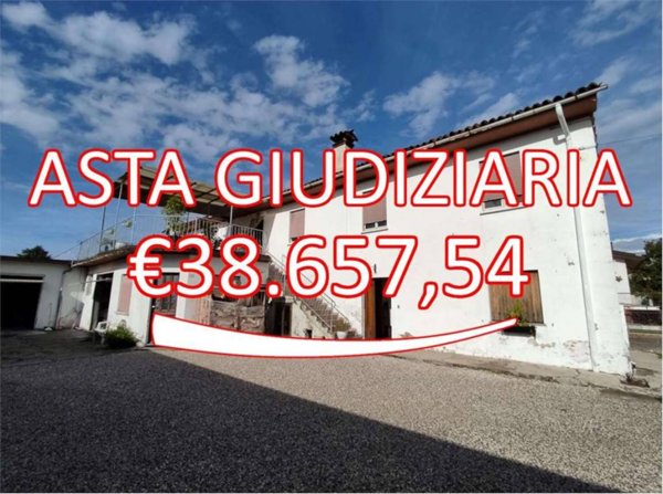 casa indipendente in vendita a Manzano