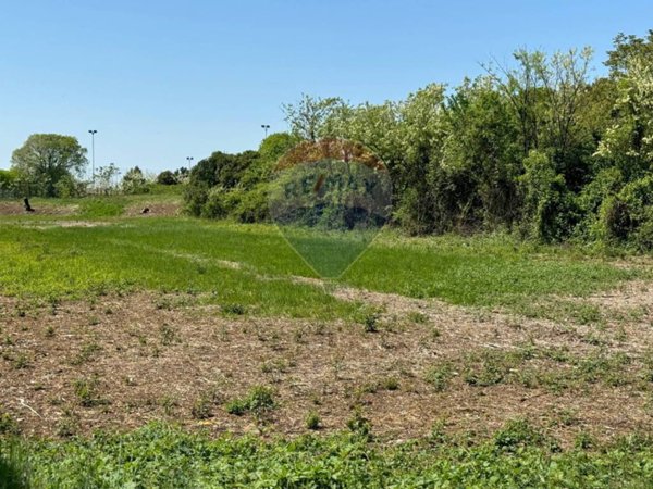 terreno edificabile in vendita a Manzano