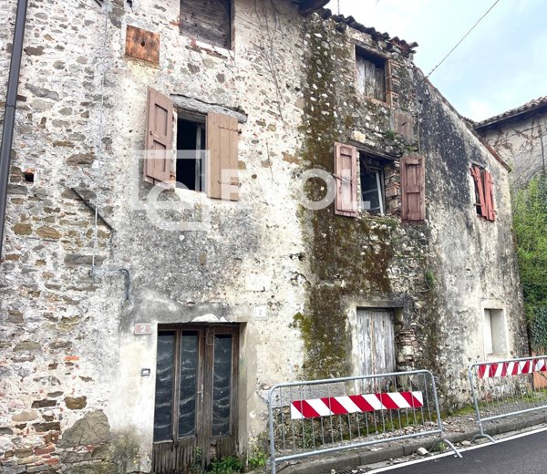 casa indipendente in vendita a Manzano in zona Oleis