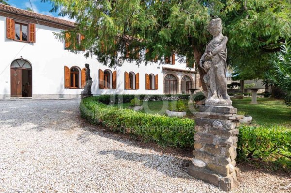 casa indipendente in vendita a Manzano