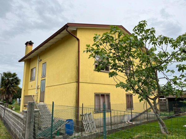 casa indipendente in vendita a Manzano