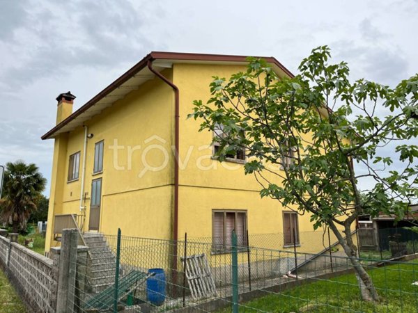 casa indipendente in vendita a Manzano