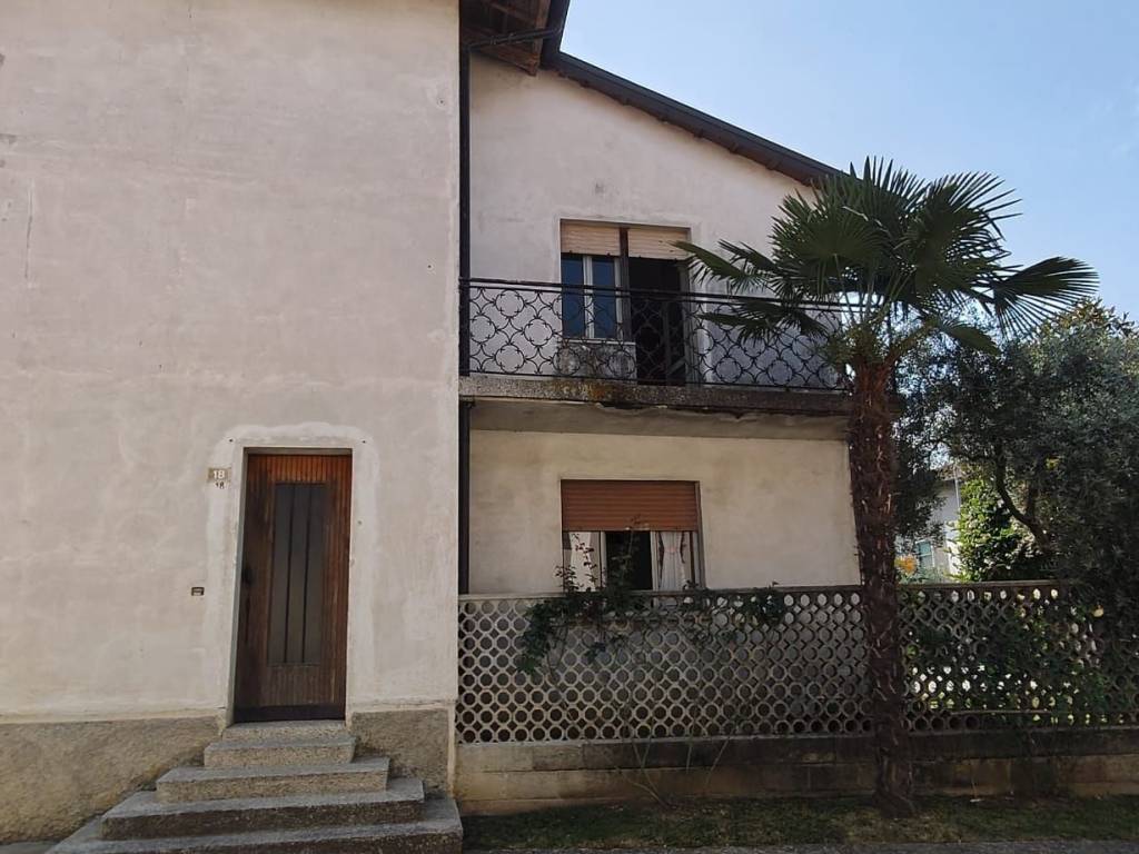 casa indipendente in vendita a Manzano in zona Oleis