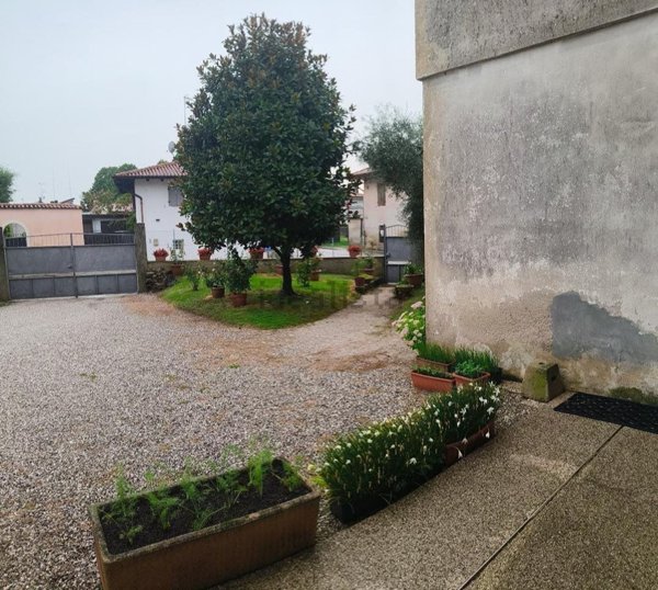 casa indipendente in vendita a Manzano in zona Oleis