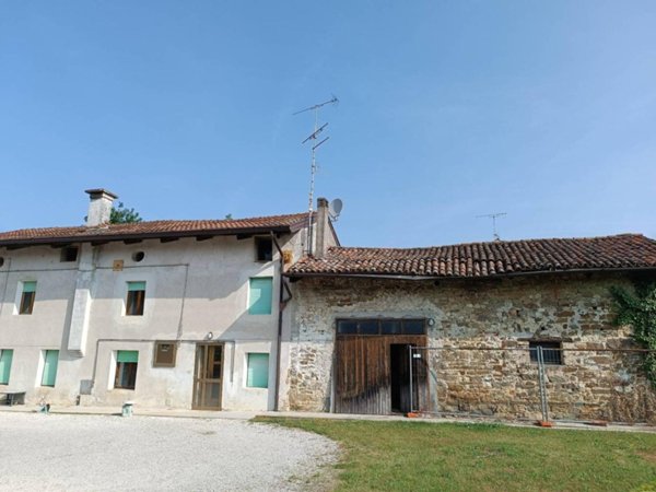 casa indipendente in vendita a Manzano