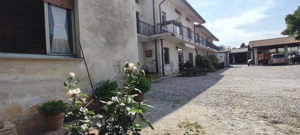 casa indipendente in vendita a Manzano in zona Oleis