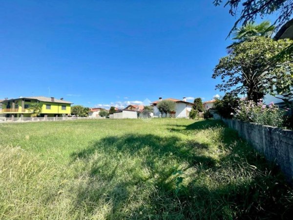 terreno agricolo in vendita a Manzano