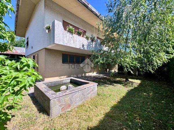 casa indipendente in vendita a Manzano