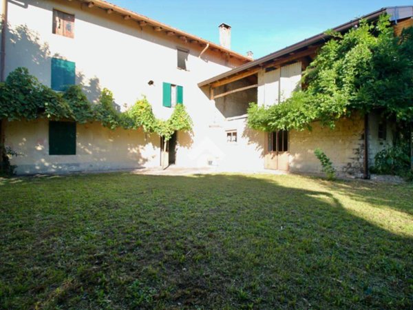 casa indipendente in vendita a Manzano in zona San Nicolò