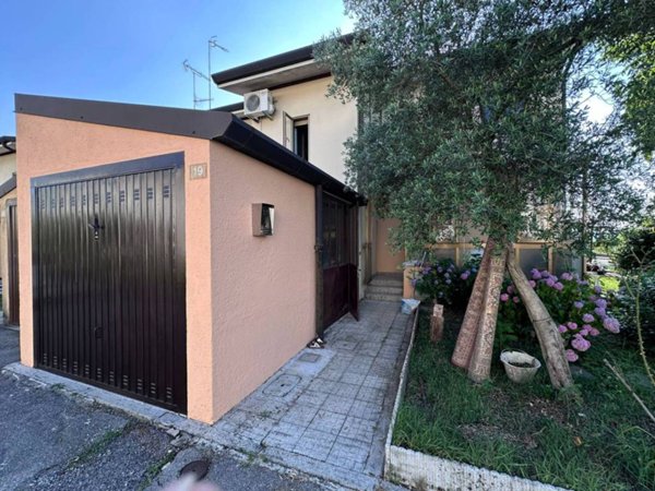 casa indipendente in vendita a Manzano in zona Oleis