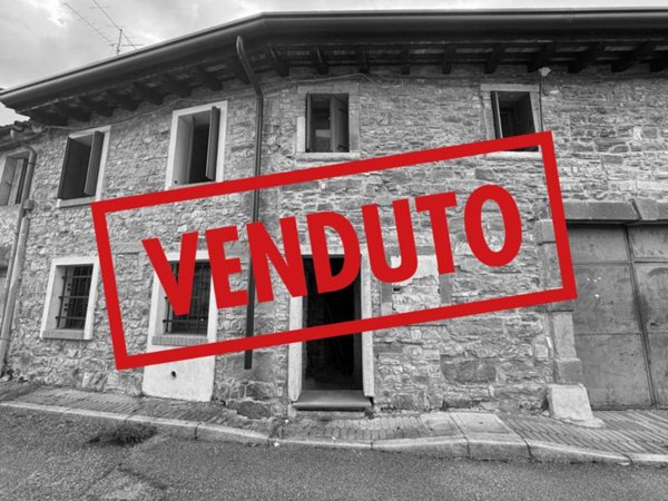 casa indipendente in vendita a Manzano