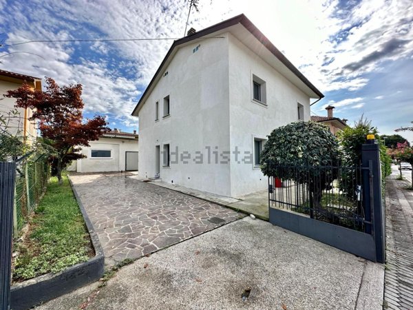 casa indipendente in vendita a Manzano