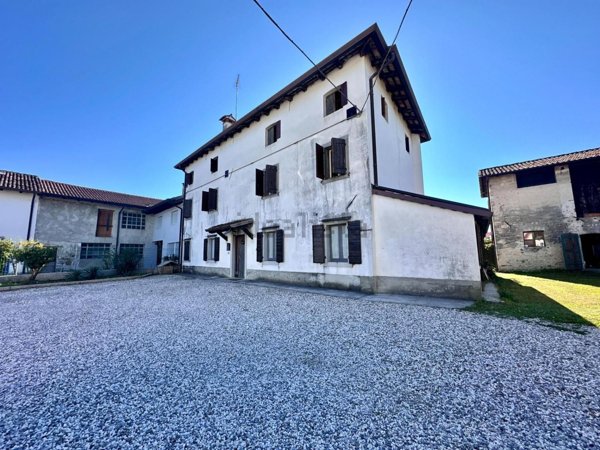 casa indipendente in vendita a Manzano