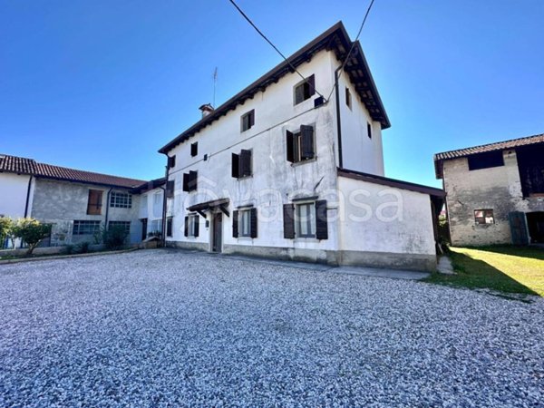 casa indipendente in vendita a Manzano