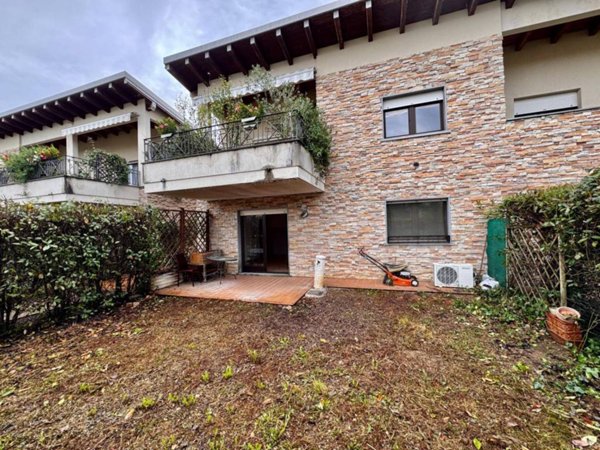 appartamento in vendita a Manzano in zona Case