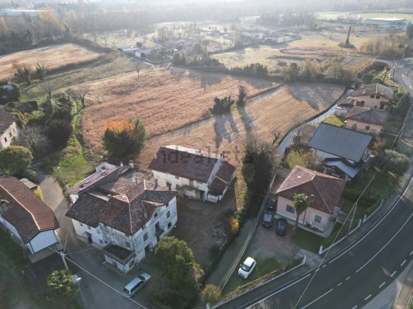 casa indipendente in vendita a Manzano