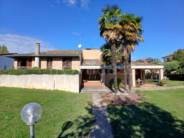 casa indipendente in vendita a Manzano