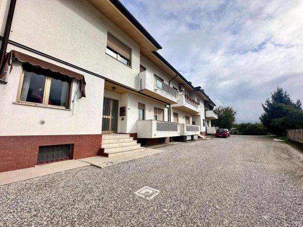 appartamento in vendita a Manzano in zona Case