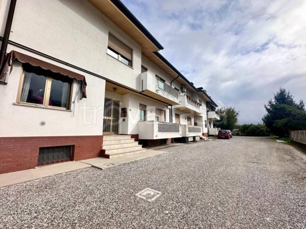 appartamento in vendita a Manzano in zona Case