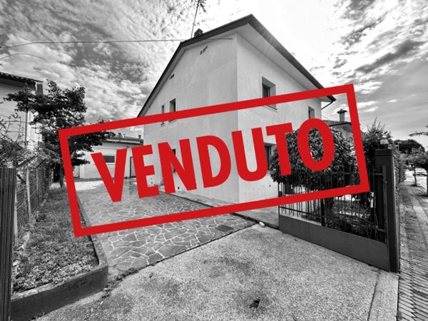 casa indipendente in vendita a Manzano