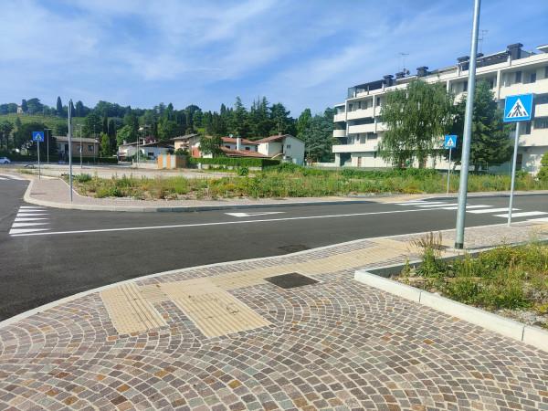 negozio in vendita a Manzano